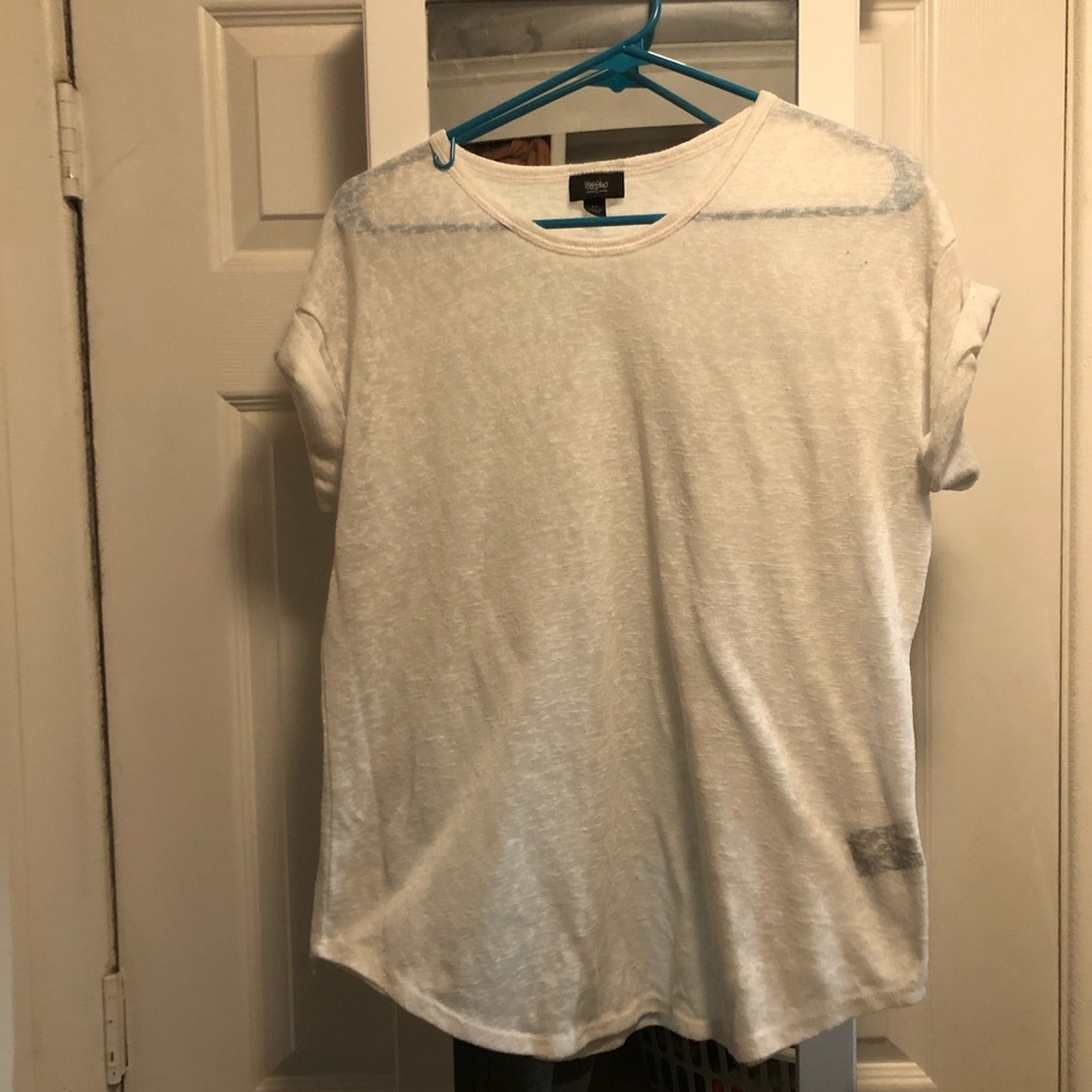 Cute white tee!